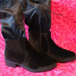 NWOT Over the knee black velvet boots size 11W
